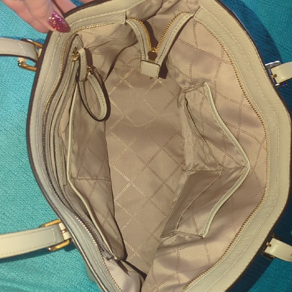 MICHAEL KORS Beige Leather Tote - Picture 9 of 16